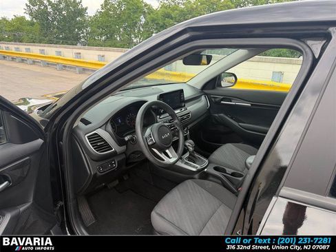 Used 2023 Kia Seltos LX AWD/4WD image 20