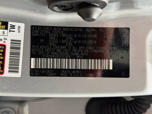 Certified 2024 Toyota Highlander XLE image 33