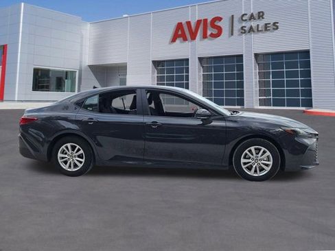 Used 2025 Toyota Camry LE image 5