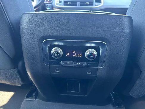 Used 2022 GMC Yukon XL SLE w/ Gmc Pro Safety Plus Package AWD/4WD image 34
