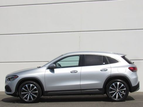 Used 2021 Mercedes-Benz GLA 250 4MATIC image 4