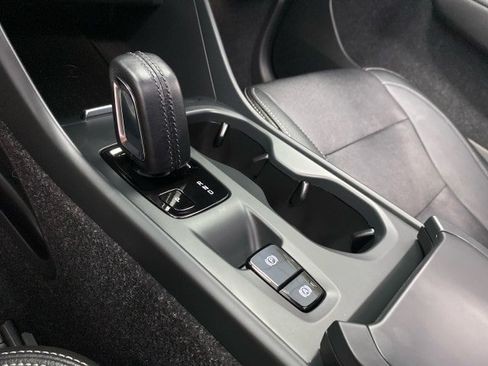 Used 2020 Volvo XC40 T5 Momentum AWD/4WD image 24