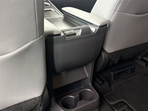 Used 2023 Toyota Sienna Limited FWD image 37