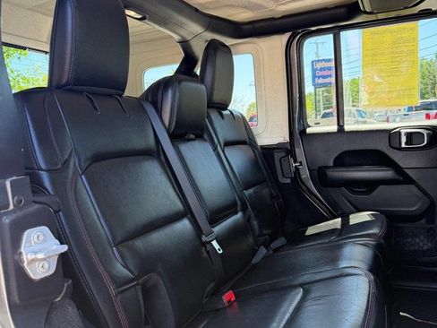 Used 2019 Jeep Wrangler Unlimited Rubicon AWD/4WD image 12