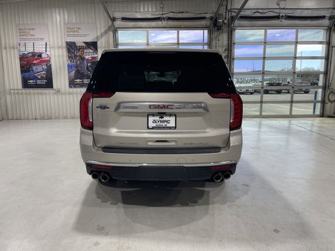Used 2021 GMC Yukon XL Denali w/ Denali Premium Package image 7