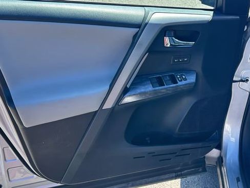 Used 2017 Toyota RAV4 Platinum image 16