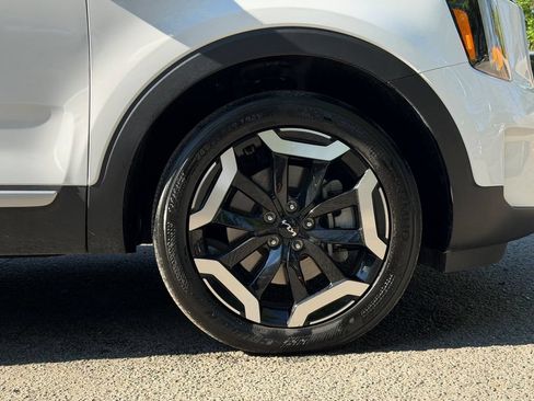 Used 2025 Kia Telluride S FWD image 9