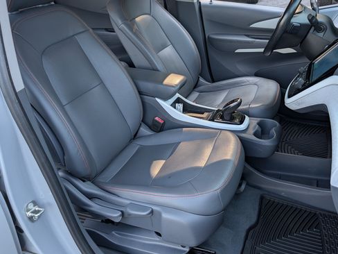 Used 2019 Chevrolet Bolt Premier w/ Infotainment Package FWD image 20