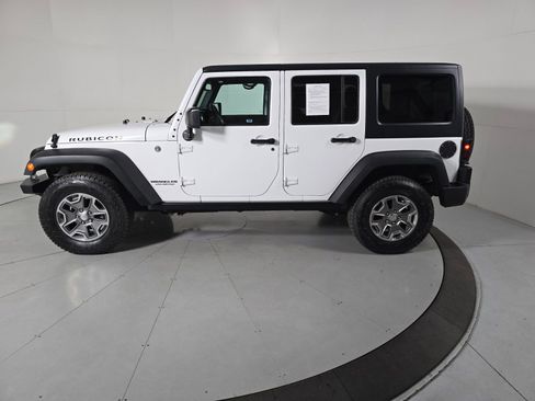 Used 2017 Jeep Wrangler Unlimited Rubicon w/ Connectivity Group image 2