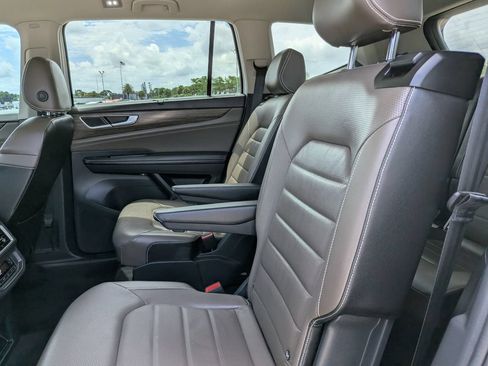 Used 2024 Volkswagen Atlas SEL AWD/4WD image 19