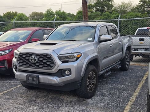 Used 2021 Toyota Tacoma TRD Sport w/ Technology Package RWD image 3