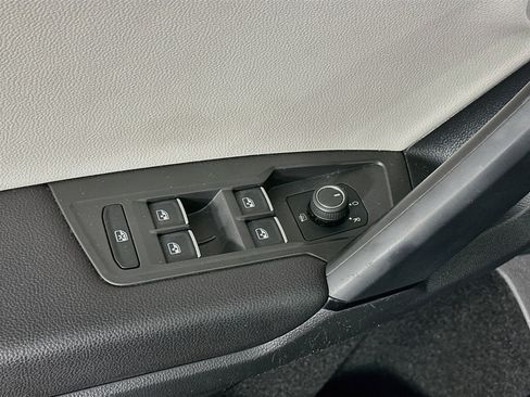 Used 2019 Volkswagen Tiguan SE w/ Panoramic Sunroof Package FWD image 15