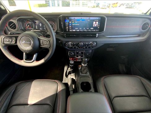 Used 2024 Jeep Gladiator Rubicon w/ Safety Group image 15