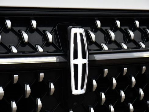 Used 2024 Lincoln Nautilus Reserve w/ Equipment Group 202A image 36