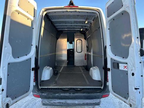 Used 2016 Freightliner Sprinter 2500 image 20
