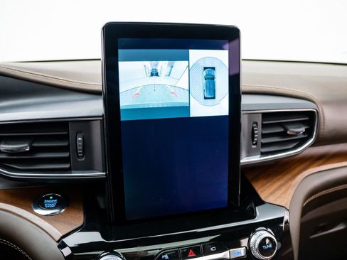 Used 2021 Ford Explorer King Ranch w/ Premium Technology Package image 26