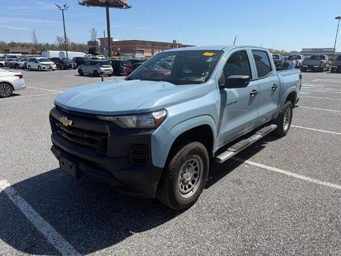 Used 2025 Chevrolet Colorado W/T w/ Advanced Trailering Package AWD/4WD image 4
