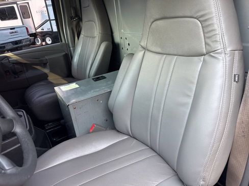 Used 2019 Chevrolet Express 2500 image 5