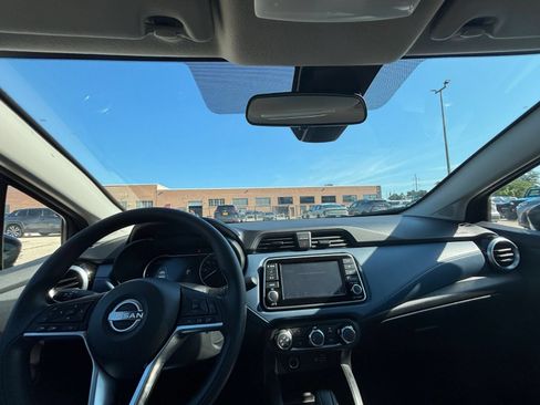 Used 2025 Nissan Versa SV FWD image 30
