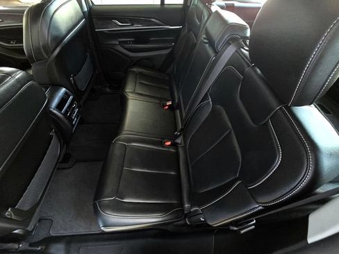 Certified 2023 Jeep Grand Cherokee Limited w/ Black Appearance Package AWD/4WD image 22
