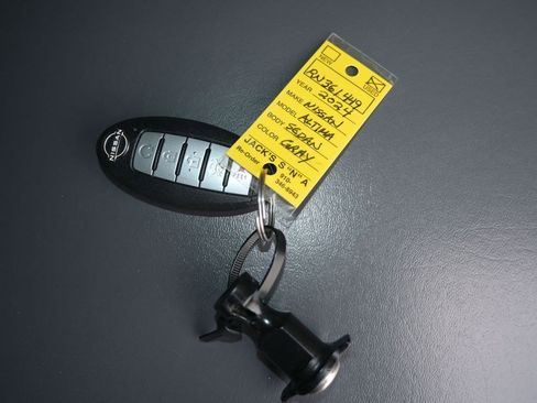 Used 2024 Nissan Altima 2.5 SV image 17