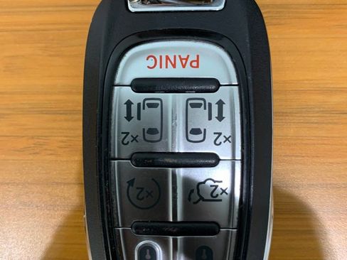 Used 2025 Chrysler Pacifica Select FWD image 51