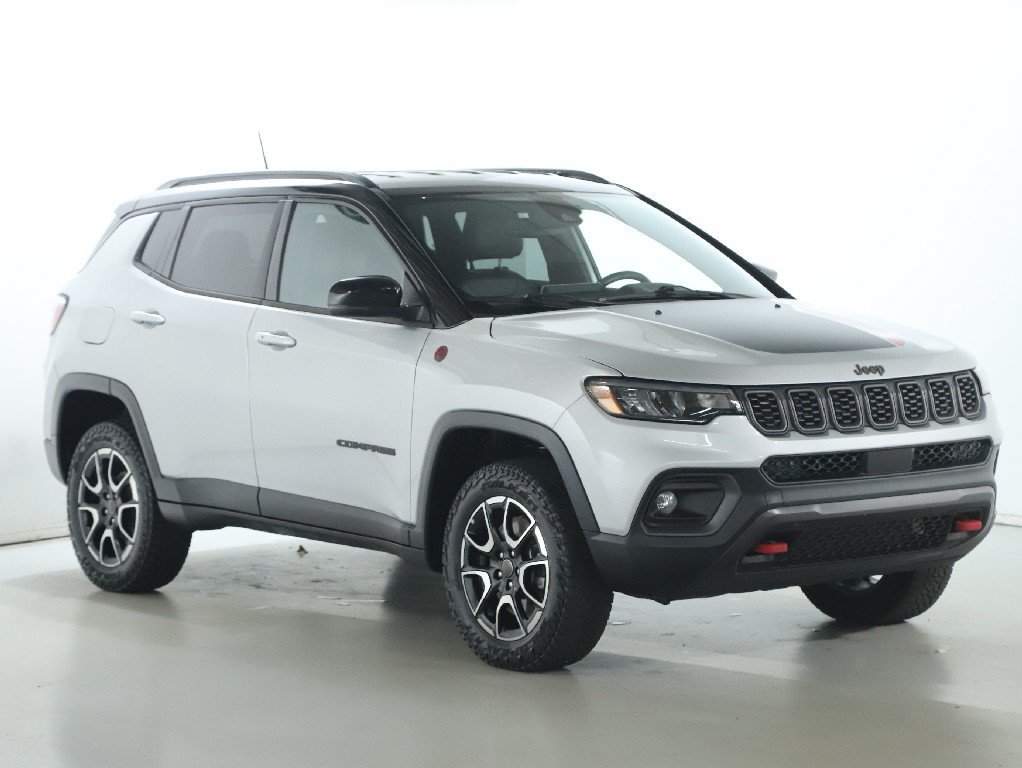 Used 2025 Jeep Compass Trailhawk AWD/4WD image 9