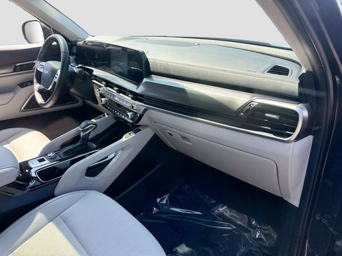 Certified 2025 Kia Telluride S FWD image 31