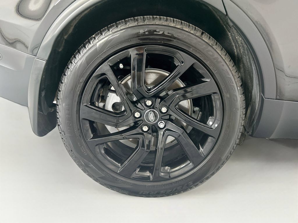 Used 2025 Land Rover Discovery S AWD/4WD image 32