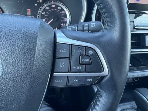 Used 2023 Toyota Highlander XLE FWD image 22