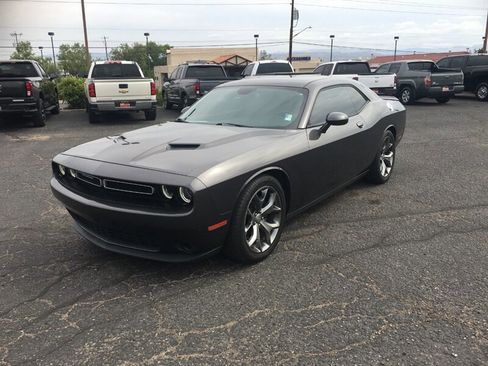 Used 2016 Dodge Challenger SXT w/ Driver Convenience Group RWD image 1