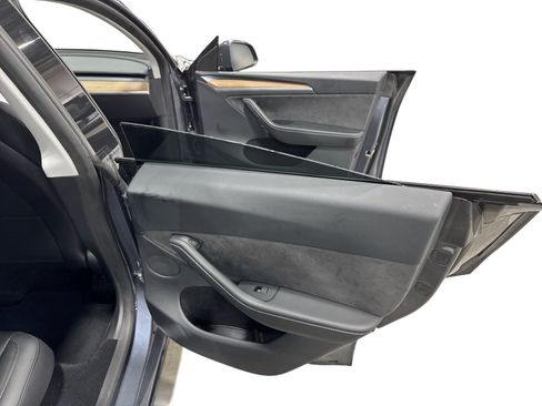 Certified 2023 Tesla Model Y Long Range AWD/4WD image 12