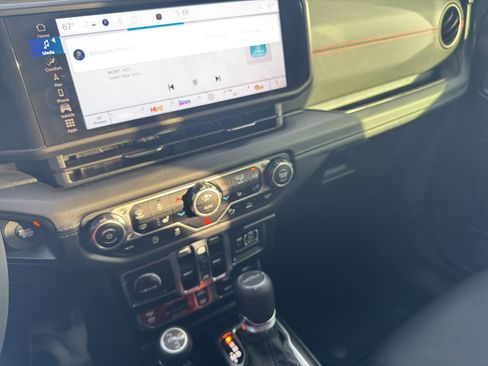 Certified 2025 Jeep Gladiator Rubicon image 22