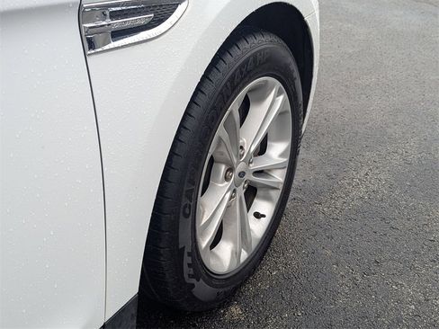 Used 2018 Ford Taurus SEL image 28