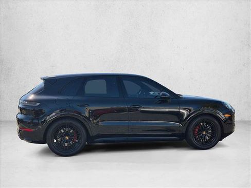 Used 2025 Porsche Cayenne GTS AWD/4WD image 4
