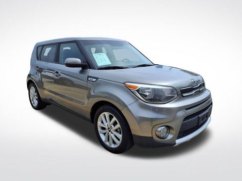 Used 2017 Kia Soul + FWD image 4