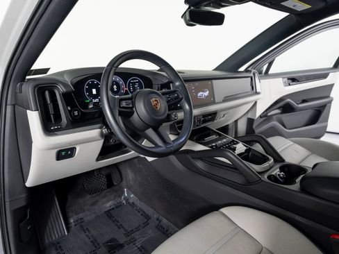 Certified 2024 Porsche Cayenne Coupe AWD/4WD image 16