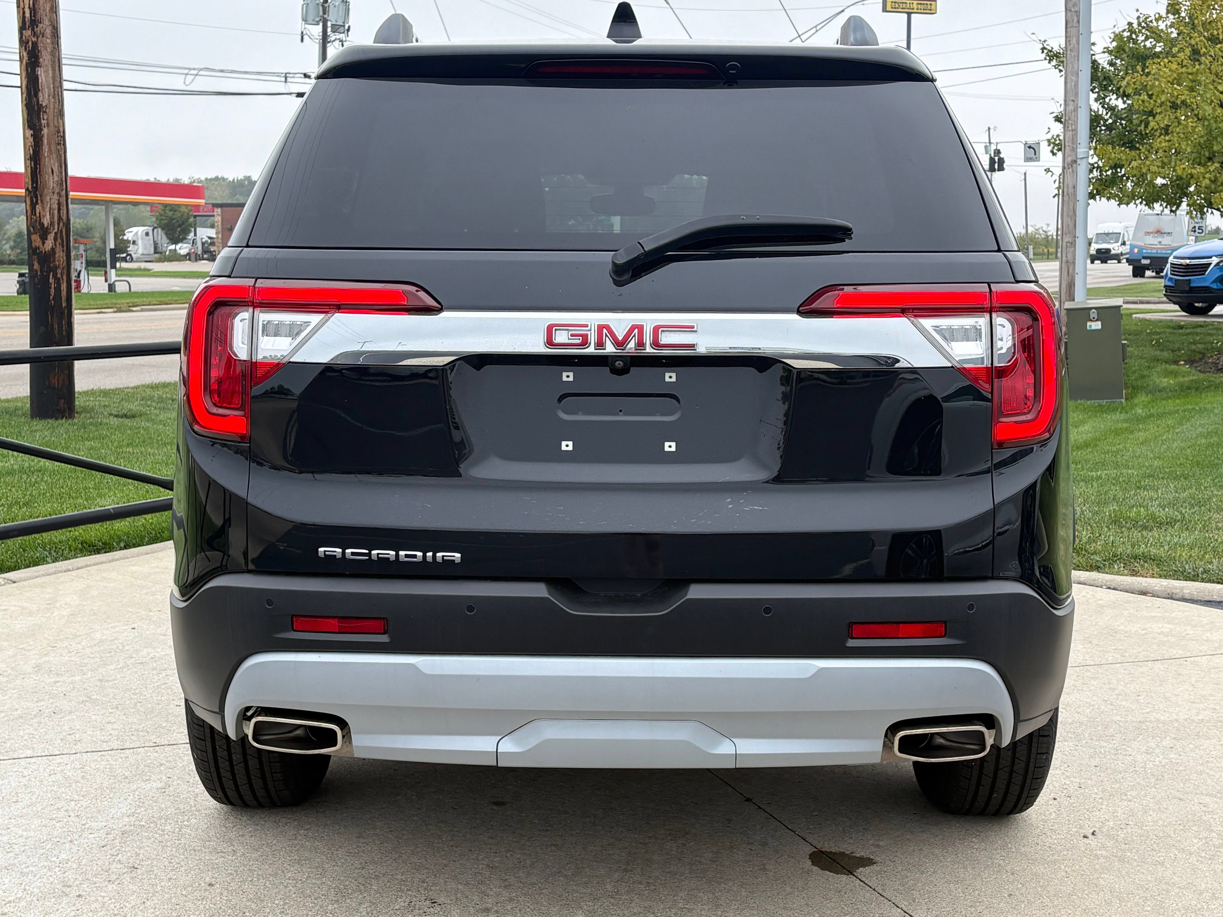 Used 2023 GMC Acadia SLT FWD image 6