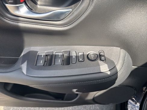 Used 2023 Honda HR-V LX image 24