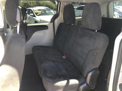 Used 2016 Dodge Grand Caravan American Value Package w/ UConnect Hands-Free Group image 4