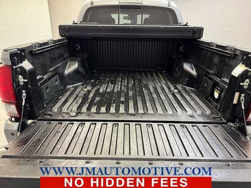 Used 2018 Toyota Tacoma TRD Sport AWD/4WD image 12