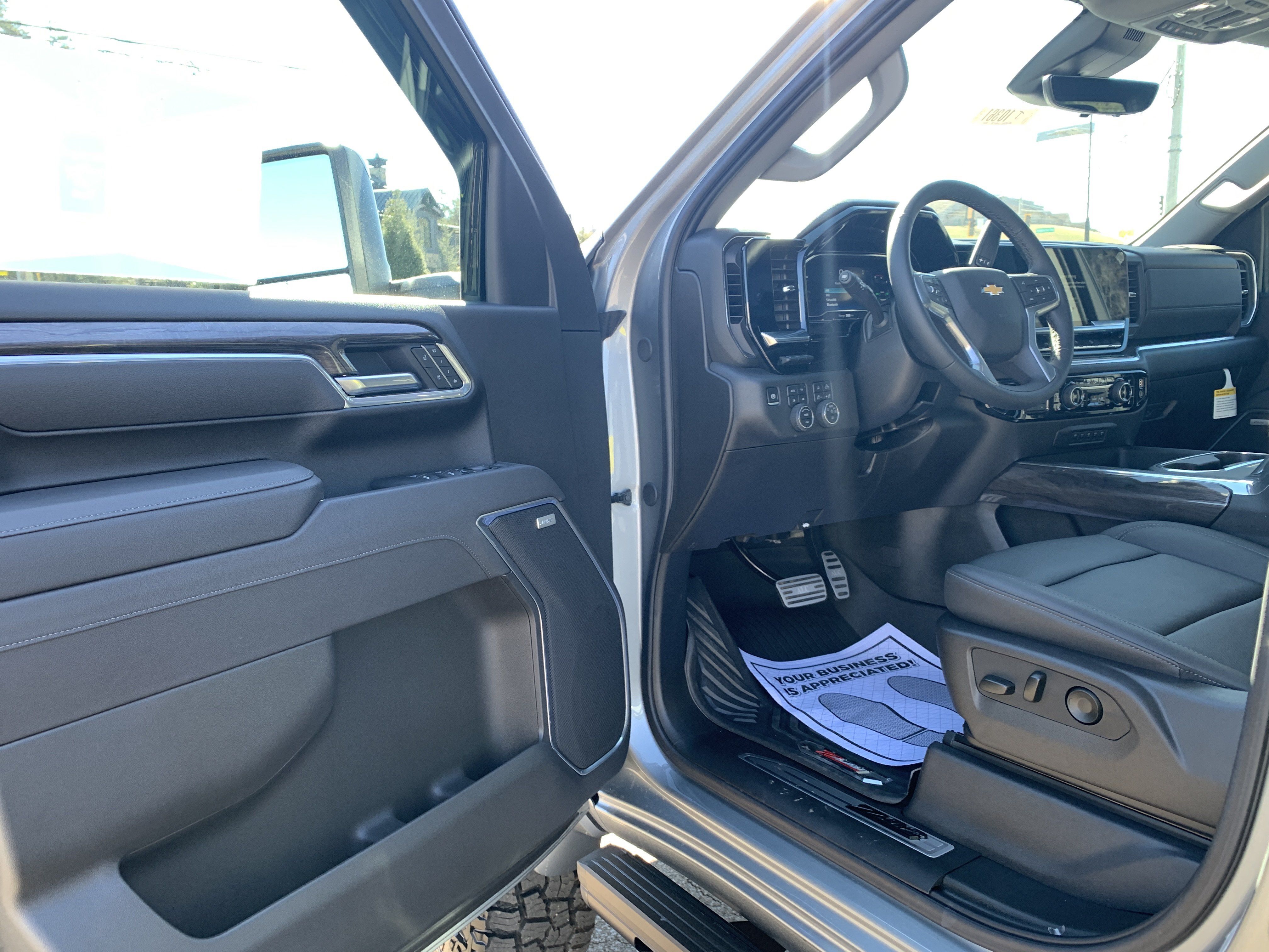 New 2025 Chevrolet Silverado 2500 LTZ w/ LTZ Premium Package AWD/4WD image 10