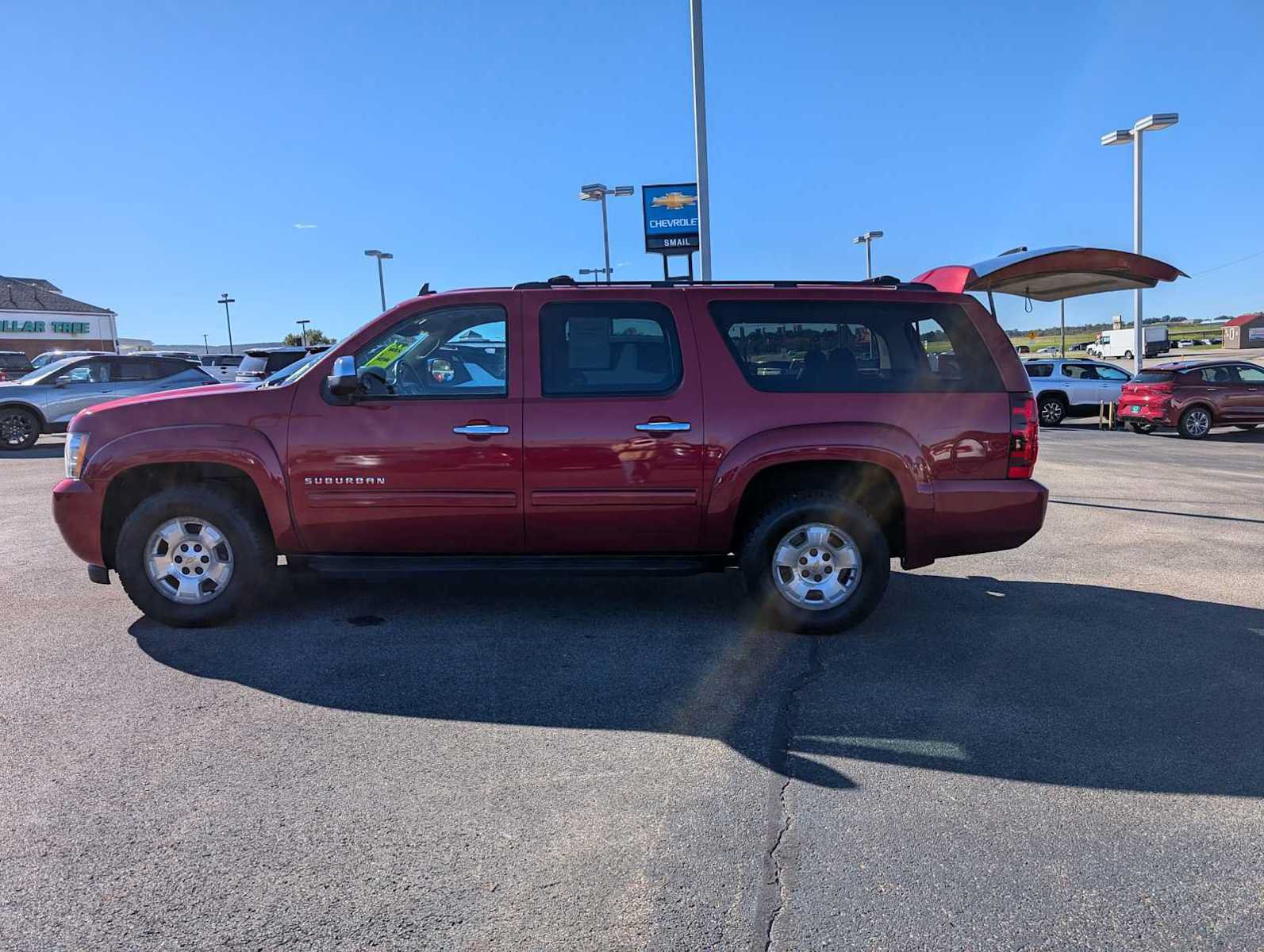 Used 2012 Chevrolet Suburban LS w/ Convenience Package 1 AWD/4WD image 12