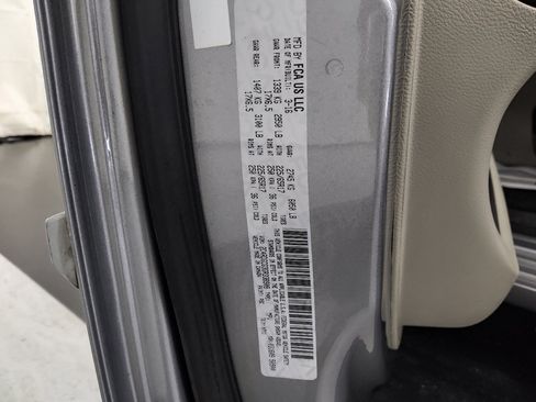 Used 2016 Dodge Grand Caravan SXT w/ Rear Park Assist Package FWD image 33