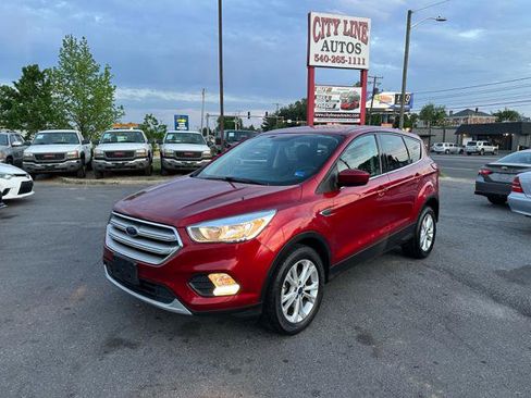 Used 2019 Ford Escape SE image 9