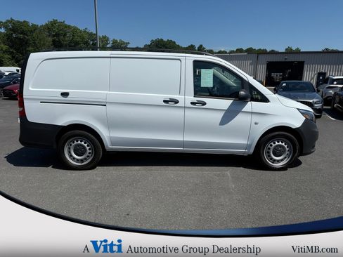 Used 2023 Mercedes-Benz Metris image 9