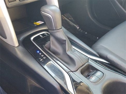 Used 2023 Toyota Corolla Cross XLE image 31