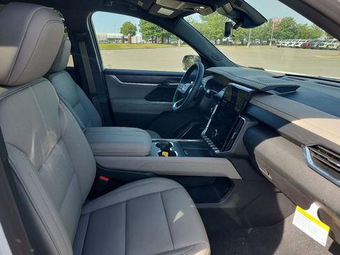 New 2026 GMC Acadia Elevation w/ Elevation Premium Package image 7