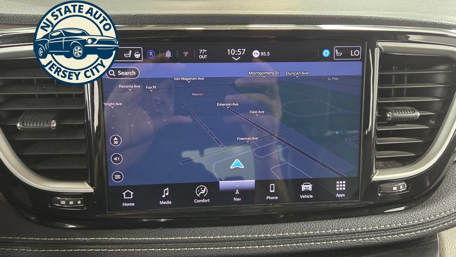 Used 2024 Chrysler Pacifica Limited FWD image 8