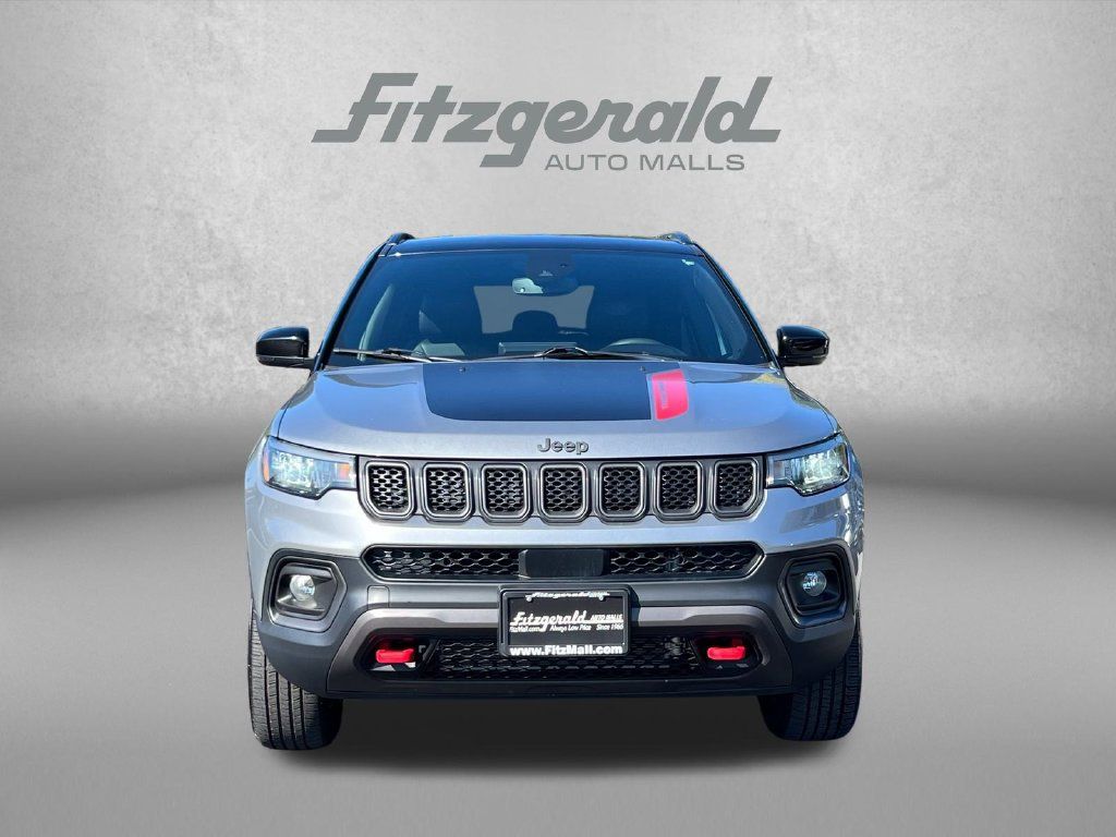 Used 2024 Jeep Compass Trailhawk AWD/4WD image 6